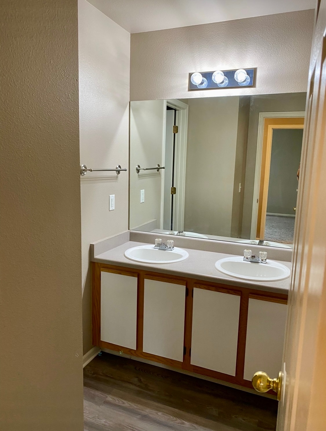 Second bath - 2226 W Elizabeth St