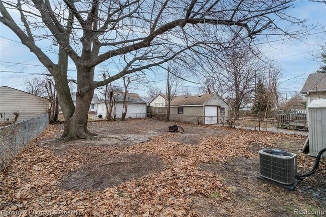 Building Photo - 23141 Harding Ave