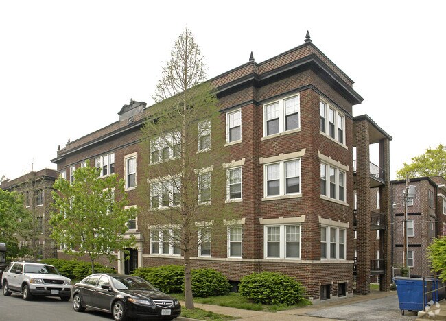 Building Photo - 6313 S Rosebury Ave