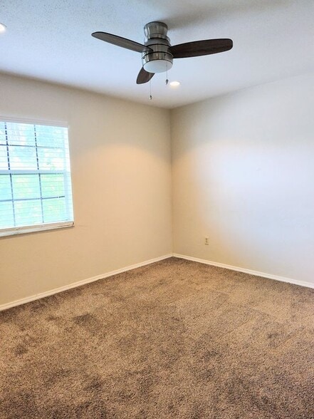 Building Photo - 175 Yorktowne Dr