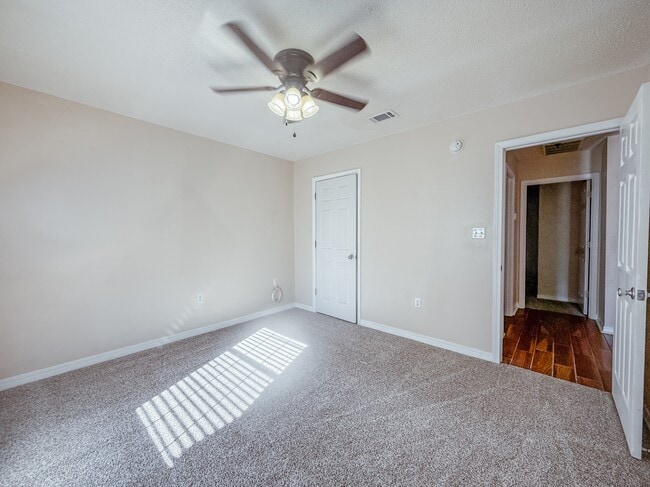 Building Photo - 309 Adams Dr