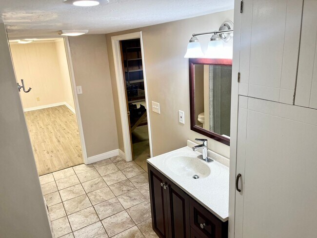 Building Photo - Beautiful 5 Bedroom, 3 Bathroom Family Home in Cottonwood Heights