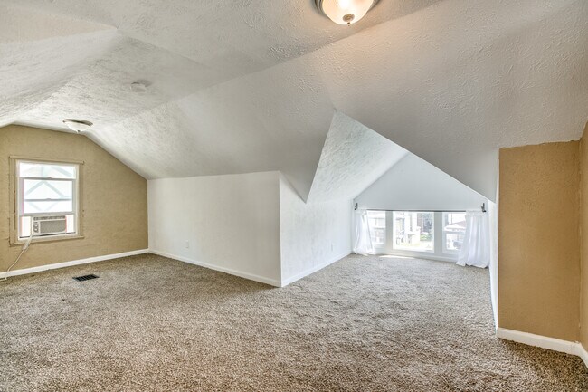 Building Photo - 4156 Cuming St