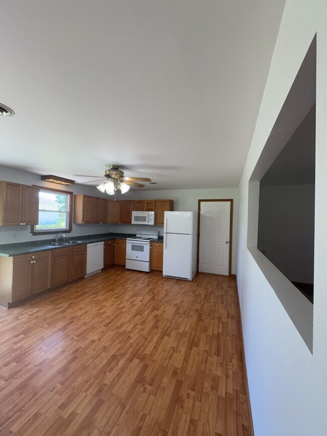 Building Photo - 94 Vandergrift Dr