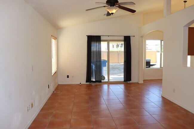 Building Photo - East Side 3 Bed 2 Bath Energy Efficient Pulte Home