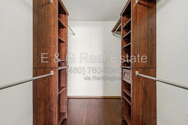 Building Photo - 9847 W Wrangler Dr