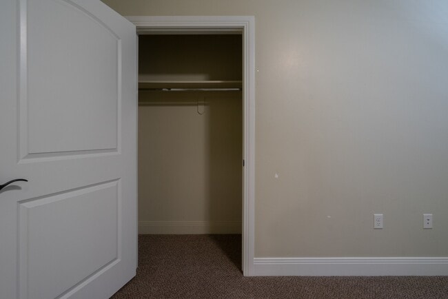 Building Photo - Pet Friendly-Beautiful 3 bed 2 bath home w...