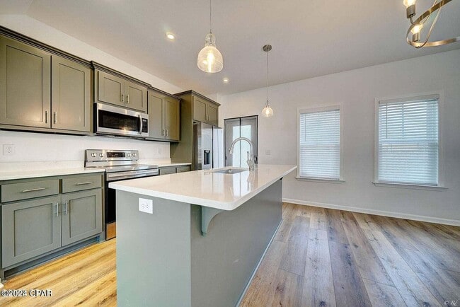 Building Photo - 430 Raven Ln