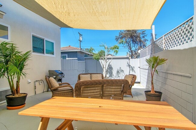 Building Photo - Cozy remodeled 2 beds 1 bath apt in Point Loma