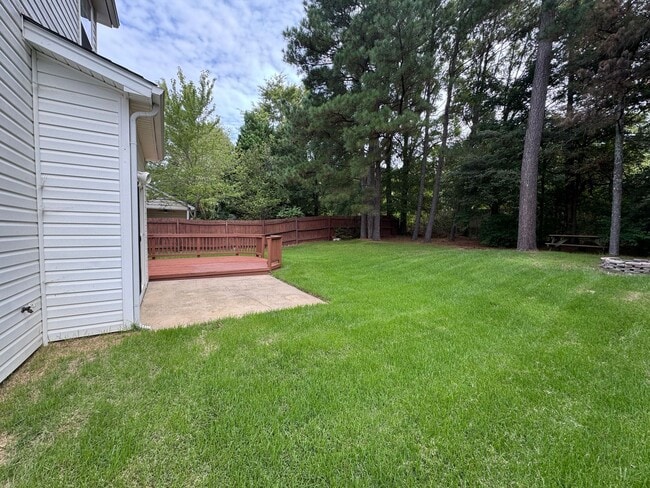 Building Photo - Move-in Ready! **Move-in Special** $250 of...