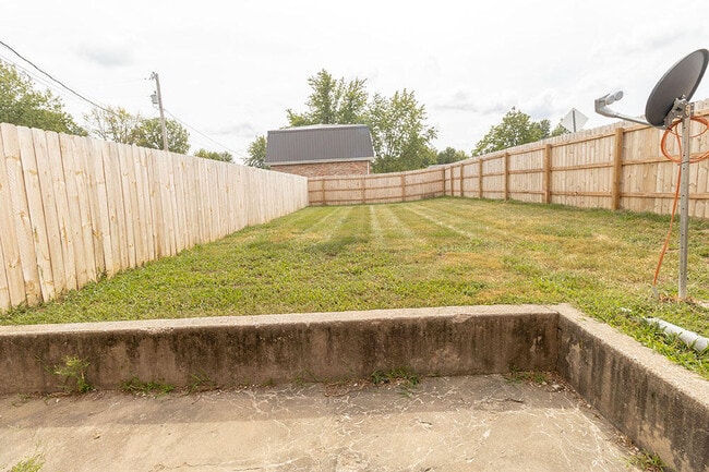 Building Photo - 6108 E St Charles Rd