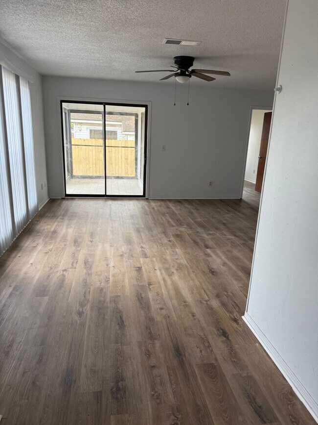 Building Photo - BV-Lincoln Drive