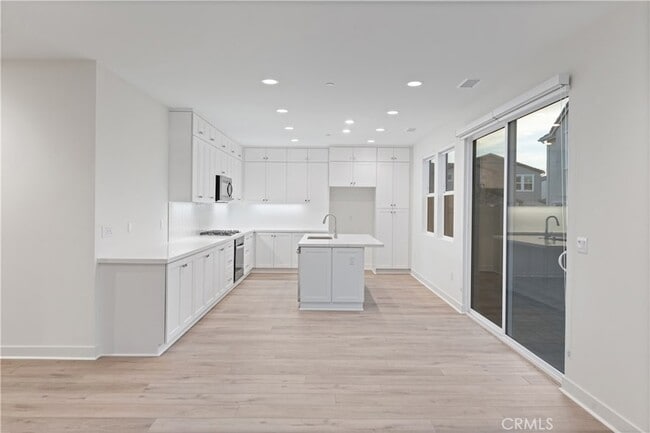 Building Photo - 641 Jasper St