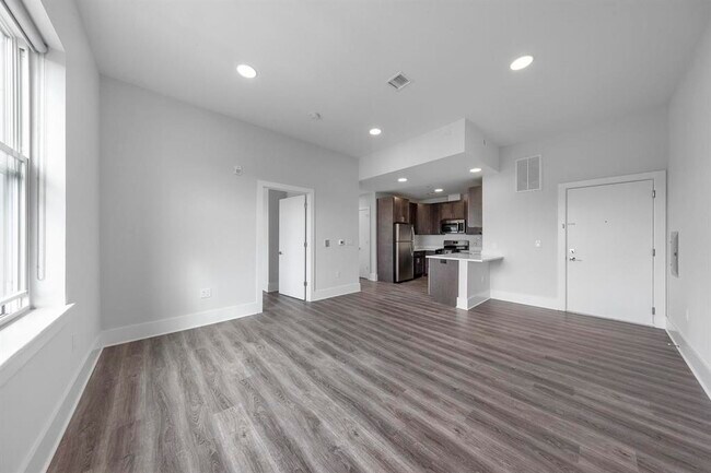 Building Photo - 660 Grand St