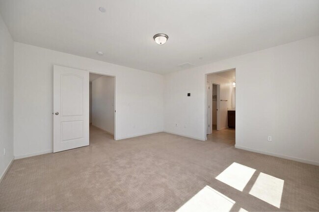 Building Photo - 4600 Ocean Ln