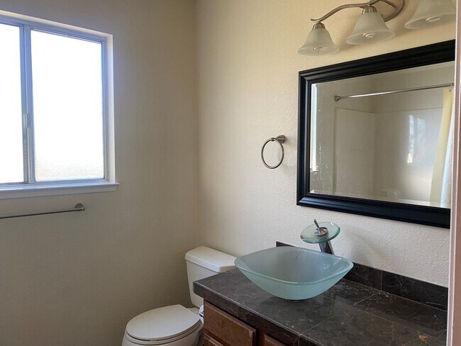 Building Photo - 3 BEDROOM 2 BATHROOM HOME IN THE PEPPERTREE SUBDIVISION