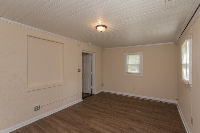 Building Photo - Comfort You’ll Love, Space You’ll Appreciate! - Section 8 welcome!