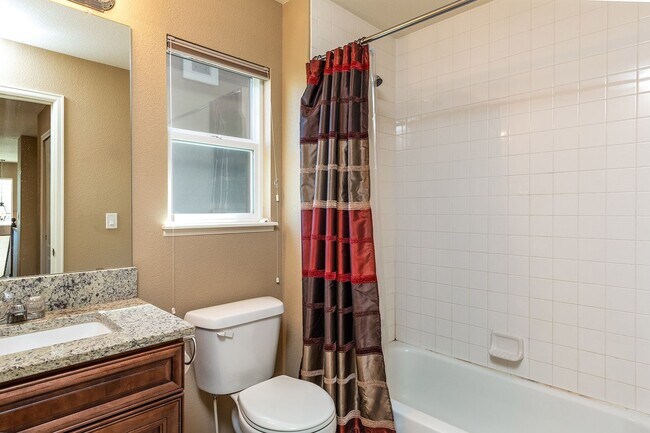 Building Photo - Single Family Home for Rent in the Northgate Area