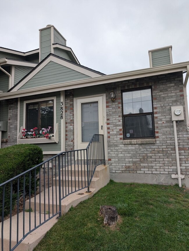 Building Photo - 3828 Smoke Tree Dr