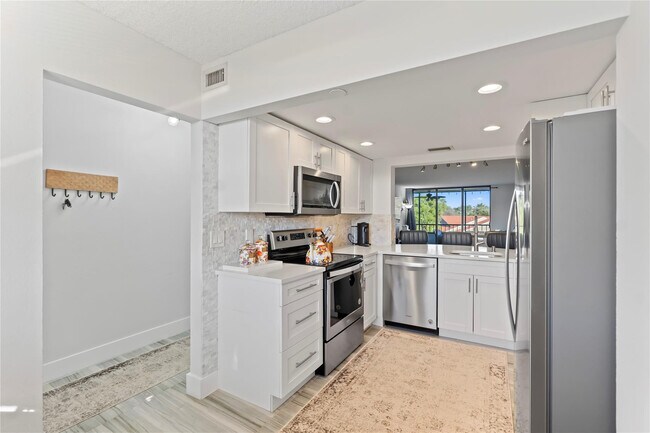 Building Photo - 1850 Homewood Blvd