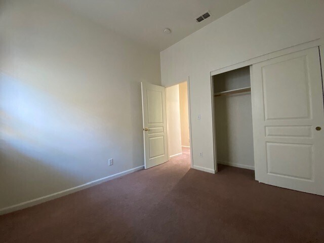 Building Photo - Charming 5 bedroom 2.5 bathroom home located in Natomas!