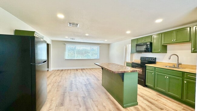 Building Photo - Beautiful Updated Studio Layout Guest Home Unit located on Private Country Property in Fallbrook!