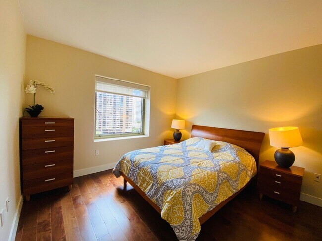 Building Photo - Fully furnished unit in Waikiki!