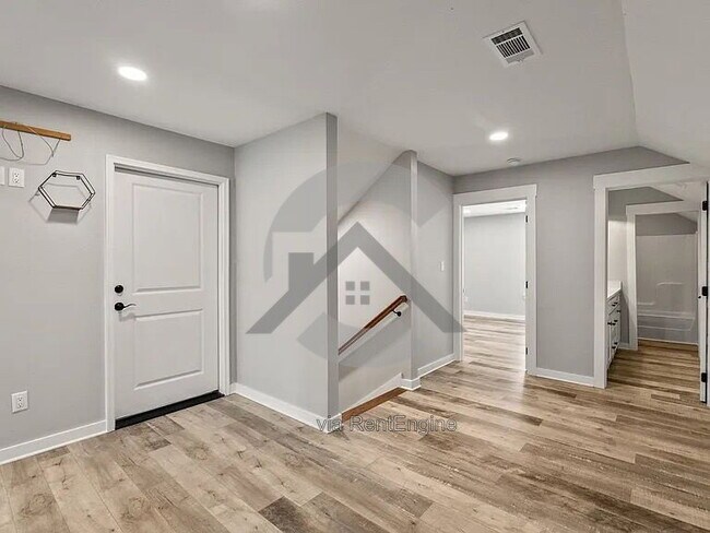 Building Photo - 1725 Rohan Cir
