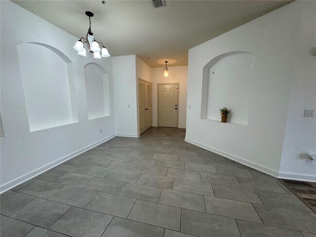 Building Photo - 3000 Laurel Park Ln