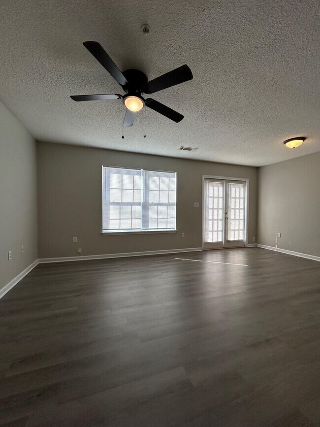 Building Photo - 195 Swaying Pine Ct