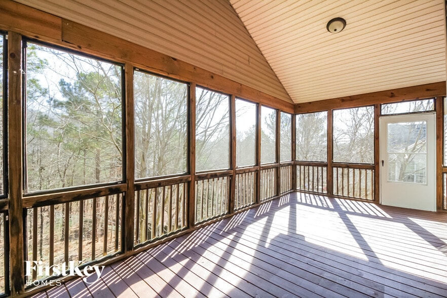 Building Photo - 14 Windcliff Ct SW