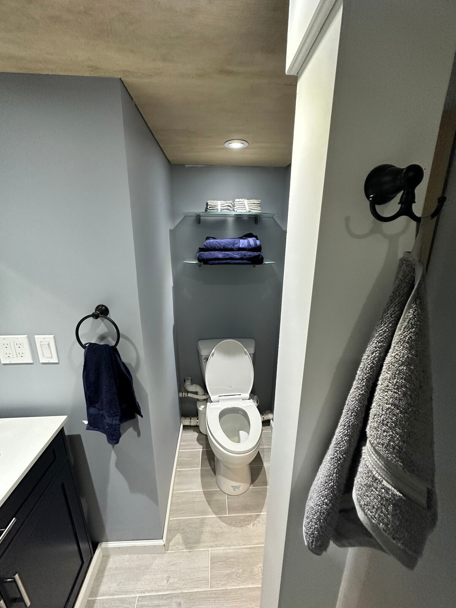 Building Photo - 122 Allen Ave