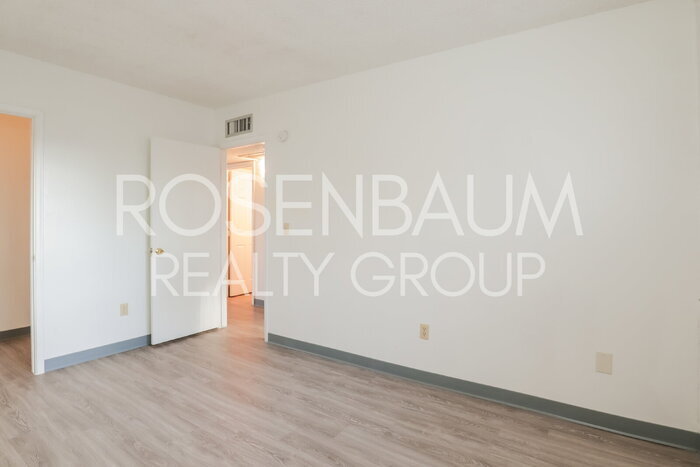 Building Photo - 1518 E Hedrick Dr