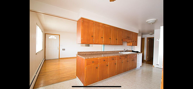 Kitchen - 3261 Yarrow St