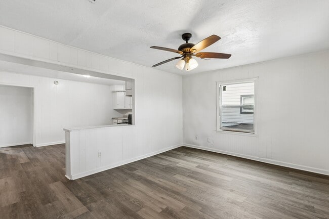 Building Photo - 2326 28th Ave N