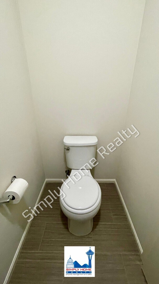 Building Photo - Spacious Tumwater home with a rare downstairs bedroom and a full bathroom!