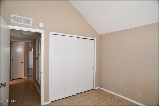 Building Photo - 813 Knorr Pl