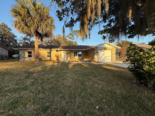 Building Photo - Beautifully updated 4-bedroom, 2-bathroom pool home