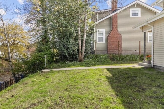 Building Photo - Prime Central Location – Walk to 6th Ave & Proctor Districts