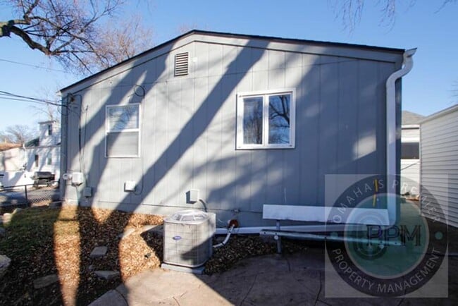 Building Photo - Fully updated 5 bedroom, 2 bathroom house