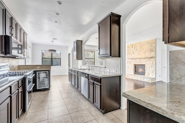 Building Photo - 16942 Lake Willowby Ln