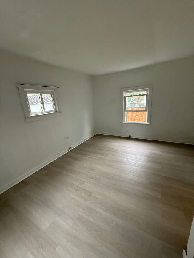 Building Photo - SECTION 8 & EDEN ACCEPTED!! Newly Renovated 3br 2ba Home - 2 Story SFH