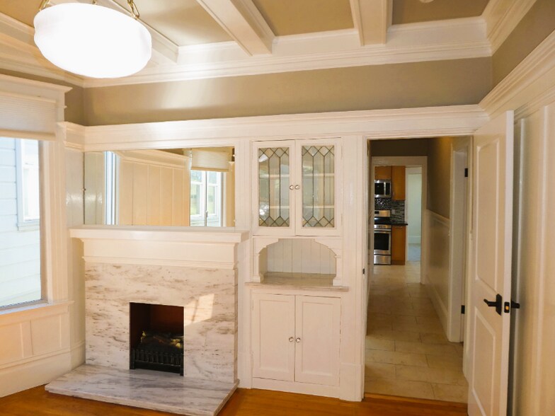 Building Photo - 55 Holly Park Cir