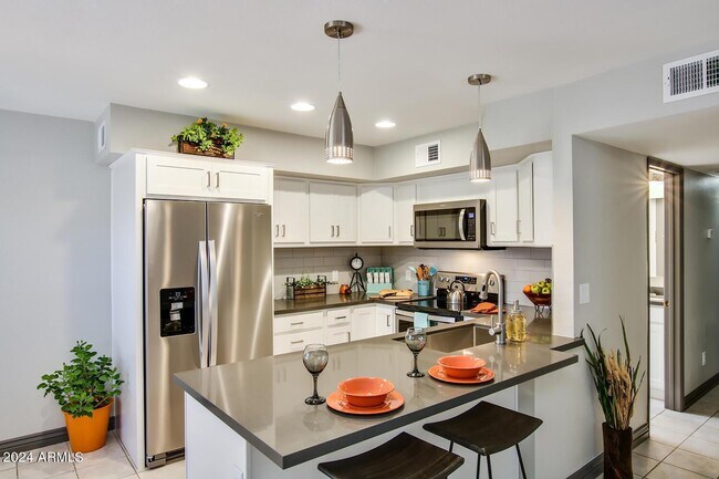 Building Photo - 14849 N Kings Way