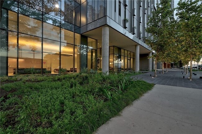 Building Photo - 44 East Ave