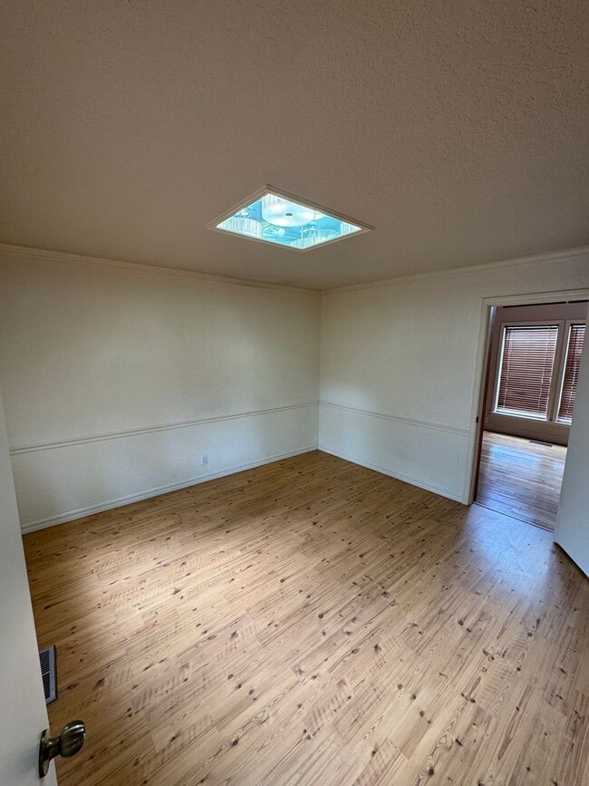 Building Photo - 3 Bedroom 2.5 Bath total 2,448 Square feet