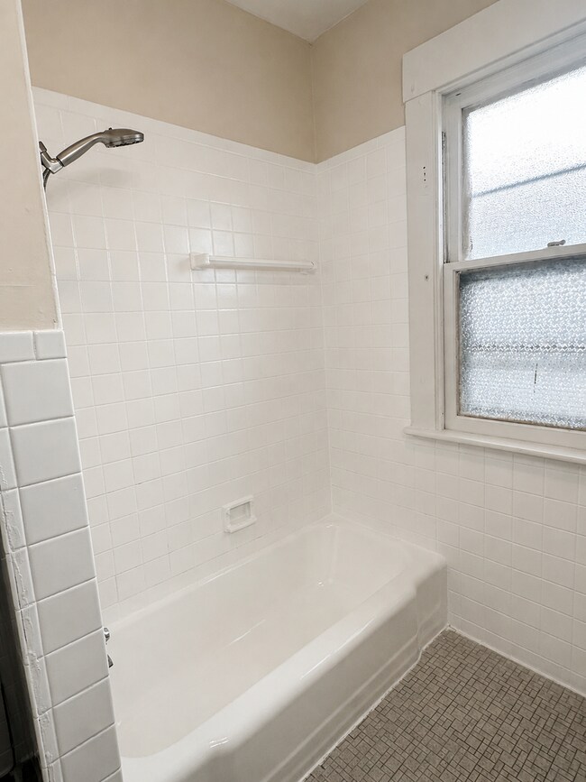 Building Photo - 874-874 Elm St