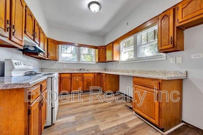 Building Photo - 2513 Ave J