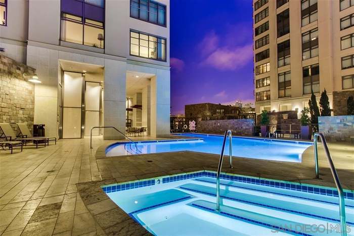 Building Photo - 645 Front St