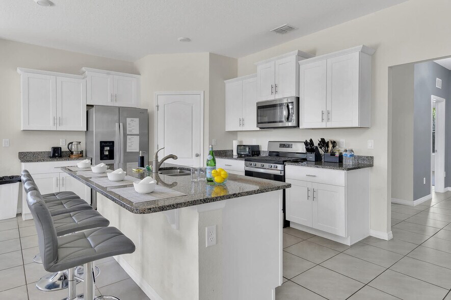 Building Photo - 7511 Oakmoss Loop